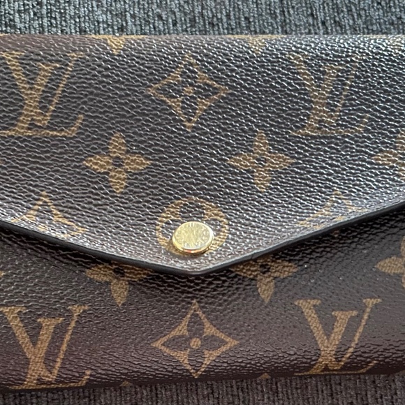 Louis Vuitton Wallet - Picture 1 of 4